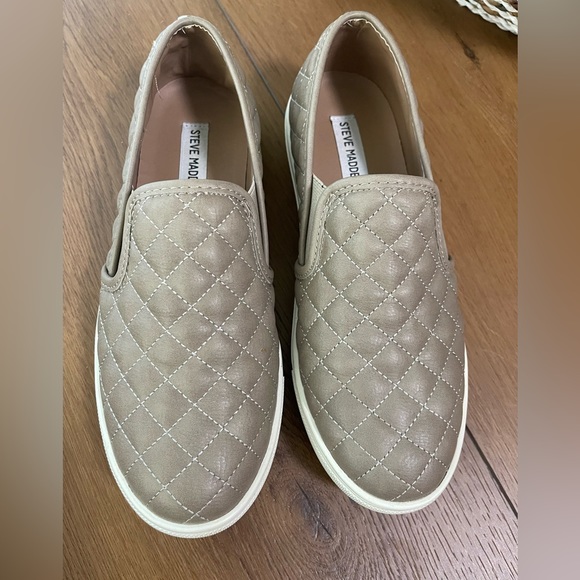 Steve Madden Ecentrcq Slip On Sneaker - Picture 4 of 6